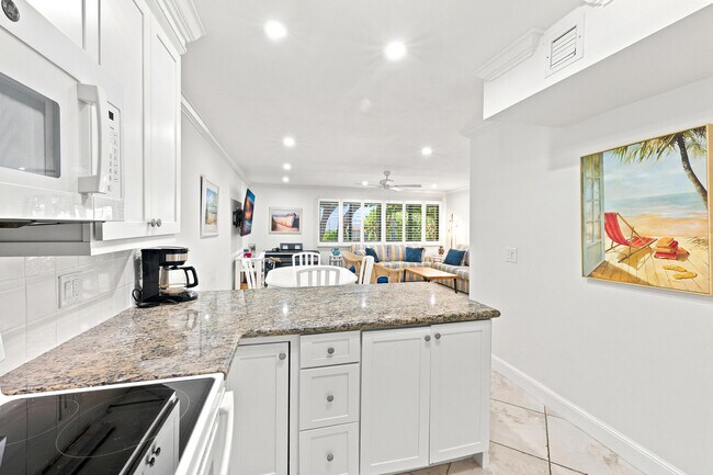 Building Photo - 250 S Ocean Blvd