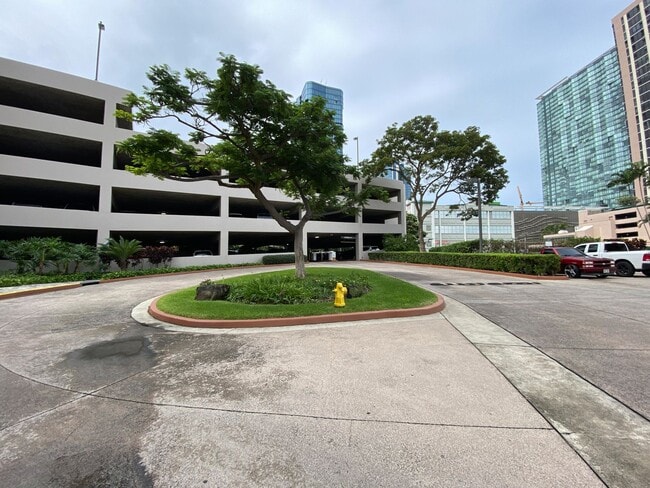Building Photo - Live, Work & Play in the Heart of Honolulu...