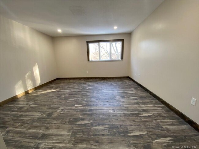 Building Photo - 715 Frenchtown Rd