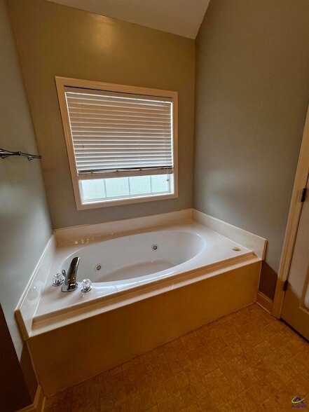 Building Photo - 306 Hummingbird Ln