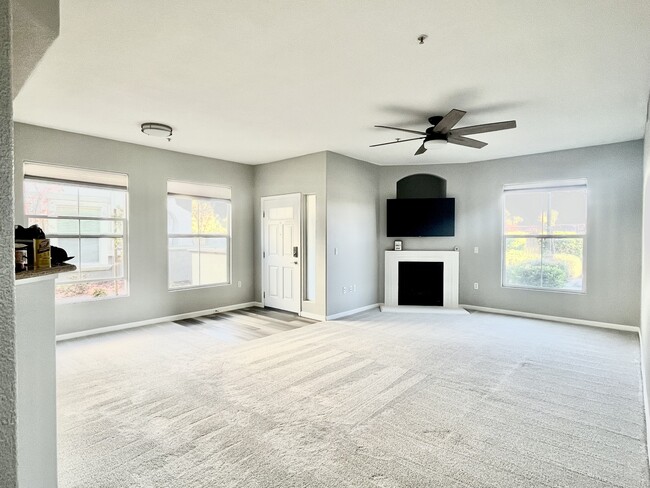 Living room and dining room - 5578 Tares Cir