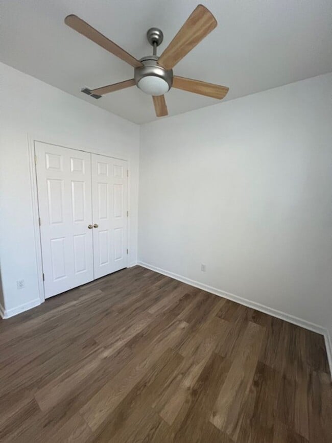 Building Photo - Single Story 3 Bedroom Home in Lincoln Acr...