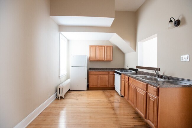 Primary Photo - 1603 N Van Buren St