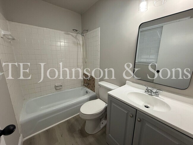 Building Photo - Charming 2 Bedroom Home with Hardwood Floors & Central A/C in Winston-Salem