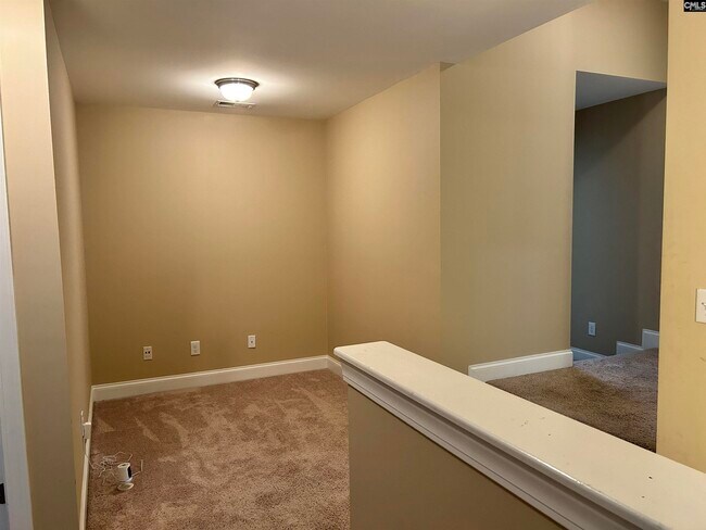 Building Photo - 105 High Bluff Ln