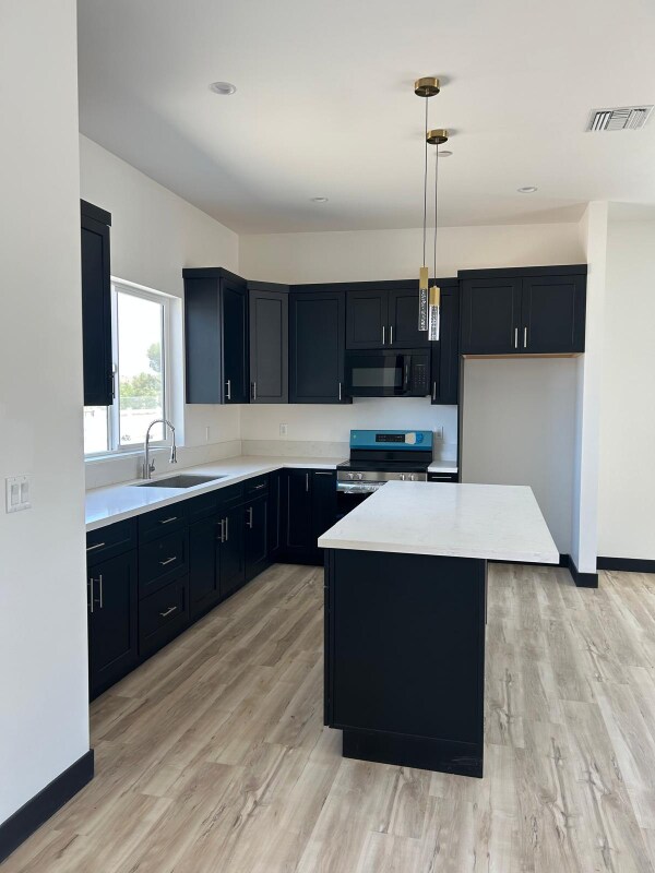 Building Photo - 9208 E Ave T 6