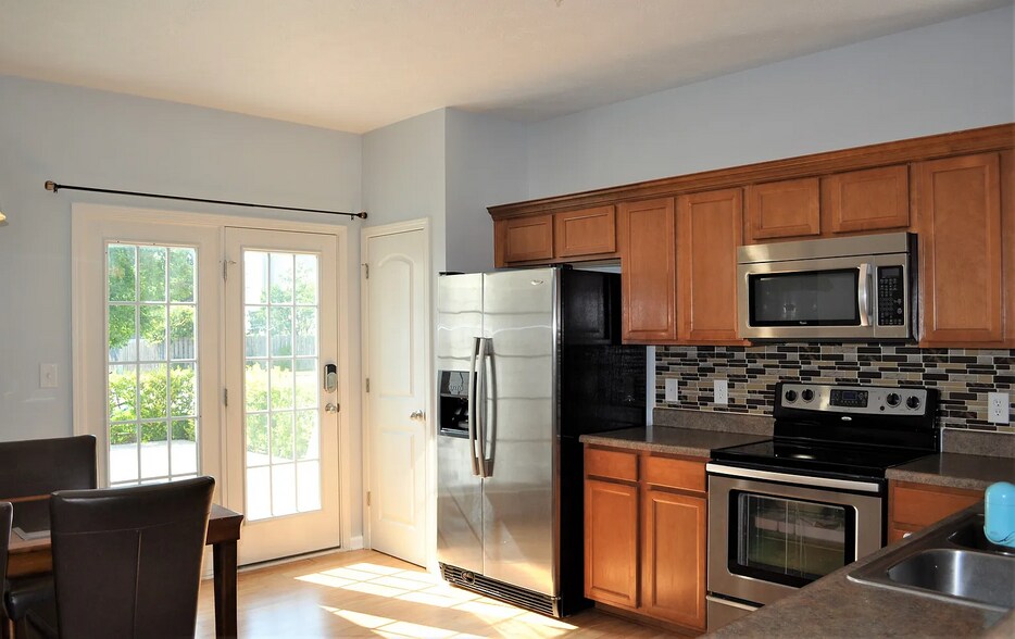 Building Photo - 3350 Shadow Creek Blvd