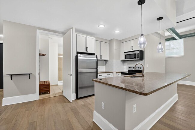 Building Photo - Available Now! 2 Bed // 2 Bath in Bloomingdale / Ledroit Park with Parking!