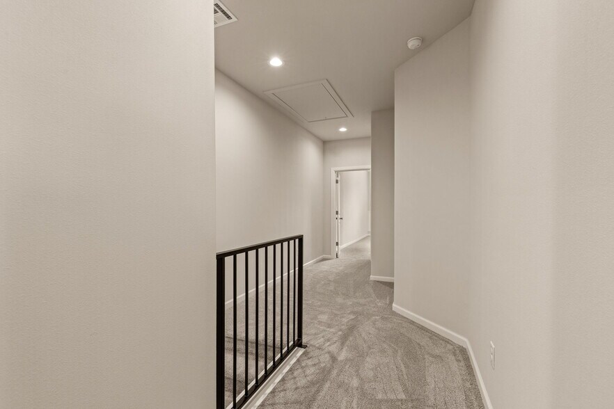 Building Photo - 321 W Commercial St