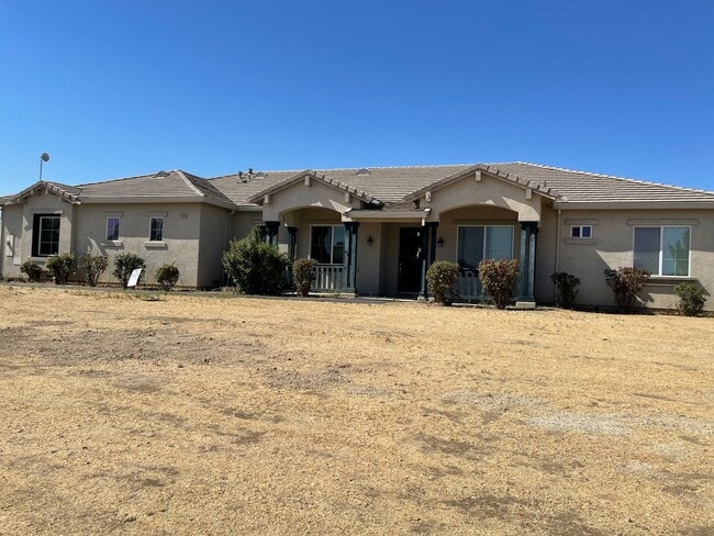 Primary Photo - 5-Bedroom, 3-Bathroom Home for Rent on 1-A...