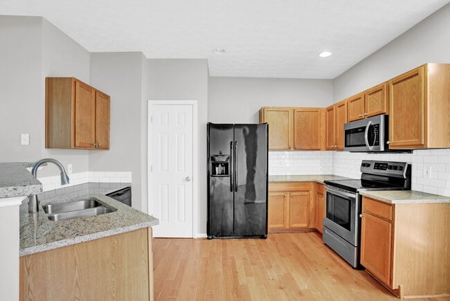 Building Photo - 241 Village Square Dr