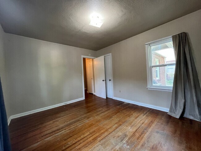Building Photo - 728 N Marion Ave