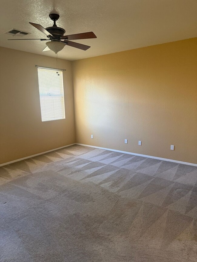 Building Photo - Great Location on Cul de Sac Lot
