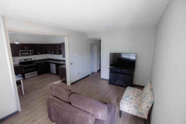 Building Photo - 440 N Creek Dr
