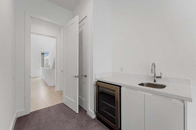 Building Photo - 5854 E Post Oak Ln