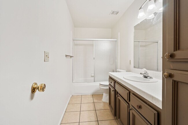 Building Photo - Charming home located in Clovis Unified School District!