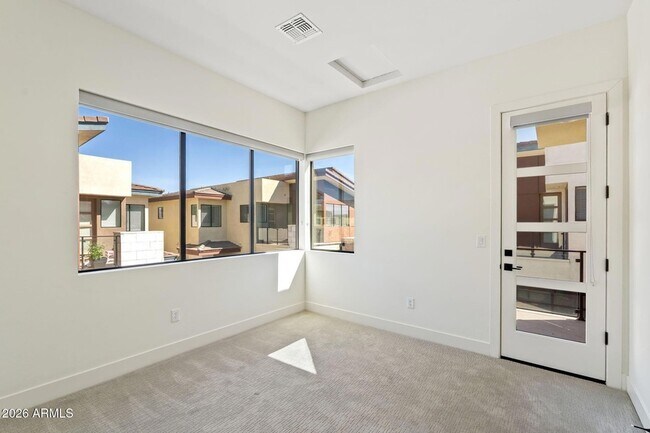 Building Photo - 1 Easy St