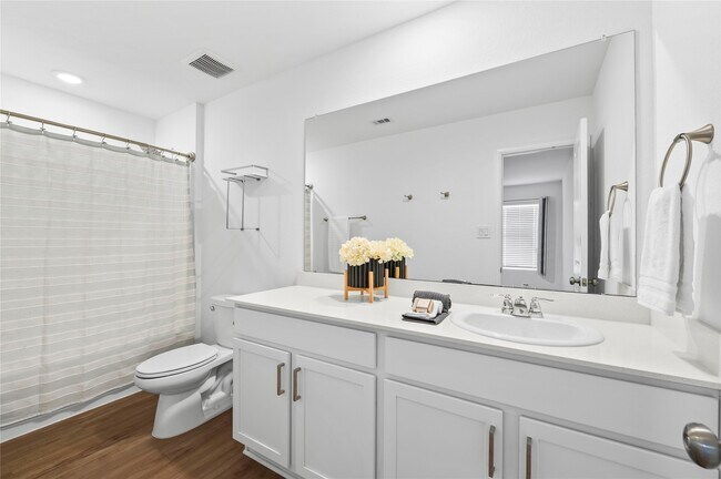 Building Photo - 2805 Fountain Wds Dr