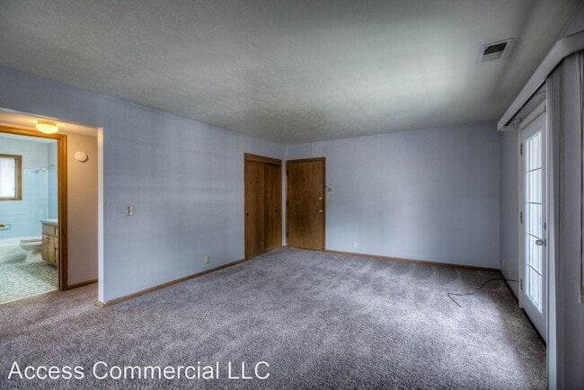 Building Photo - 2520-2528 S 60th St