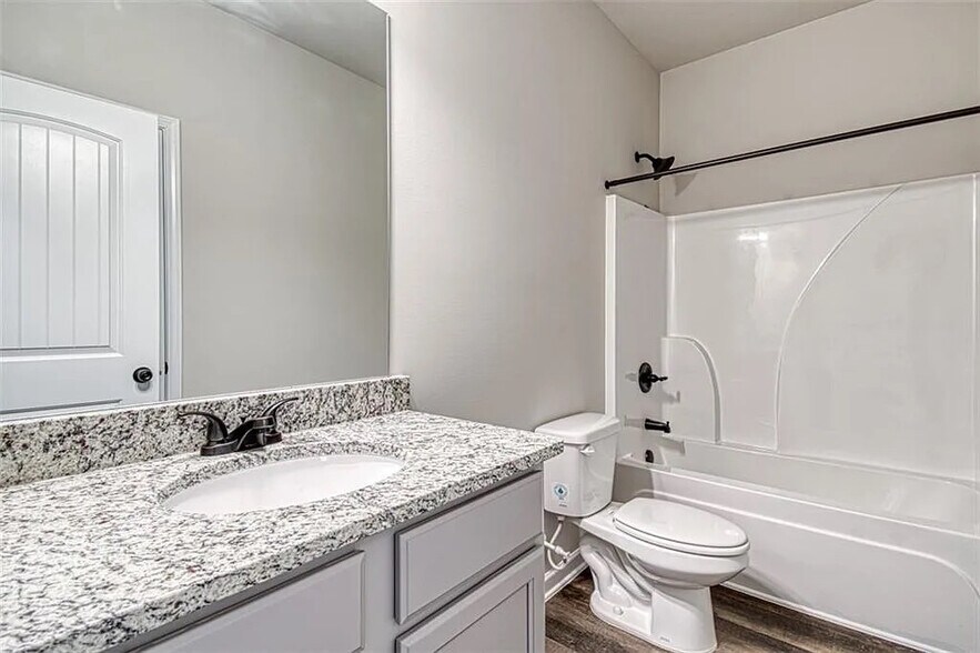 Building Photo - Room in Townhome on Bayrose Cir