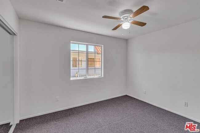 Building Photo - 6616 Sylmar Ave