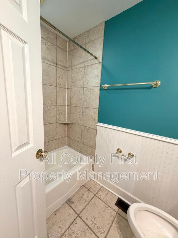 Building Photo - 2438 Kings Arms Dr