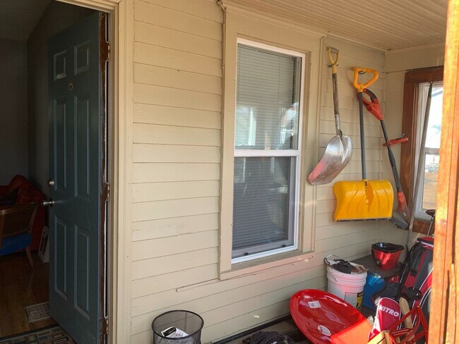 Building Photo - House for Lease Near Downtown Sioux Falls