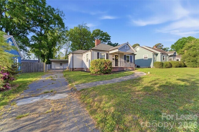 Building Photo - 2405 Greenland Ave