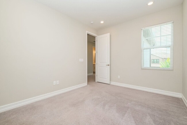 Building Photo - 4639 Almada Ln