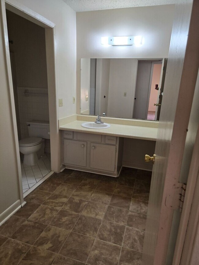 Building Photo - 279 Yelton Ct