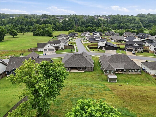 Building Photo - 1229 Bunker Dr