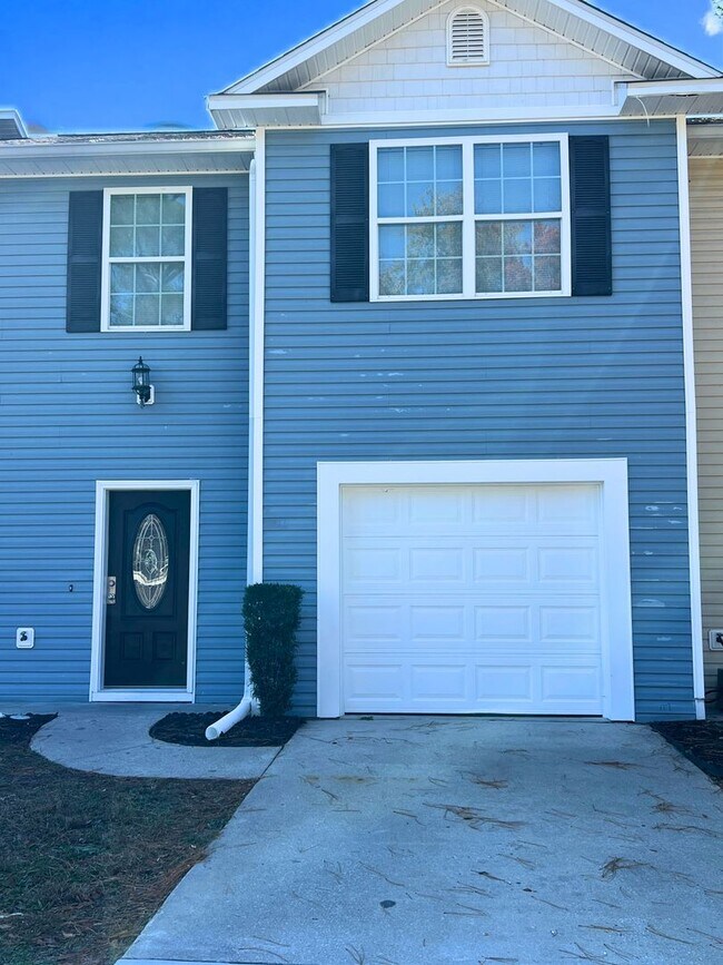 Building Photo - Updated 3/2 close to I95