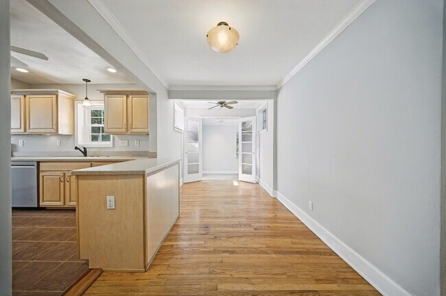 Building Photo - 4 Bedroom 2 Bathroom with large fenced in yard for Pets