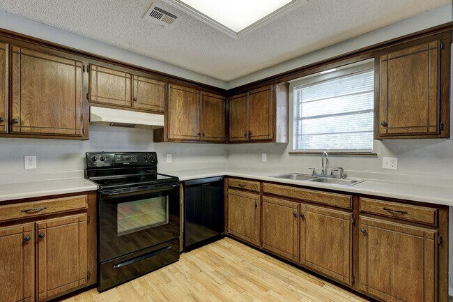 Building Photo - 15375 W Funston St