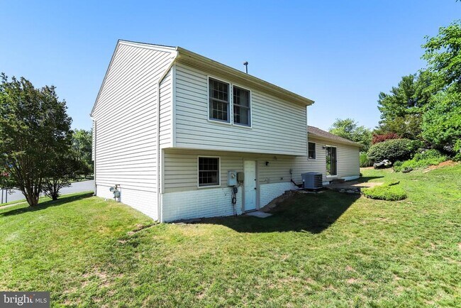 Building Photo - 1803 E Beech Rd