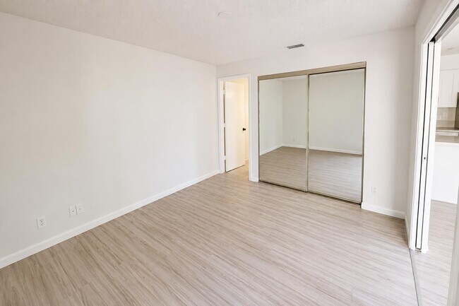 Building Photo - 612 Executive Center Dr