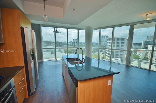 Building Photo - 480 NE 30th St