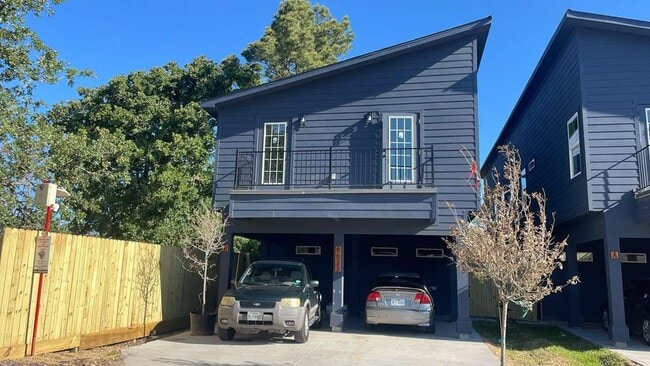 Building Photo - 8623 Homewood Ln