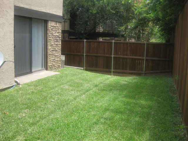 Building Photo - 2610 Lakehill Ln