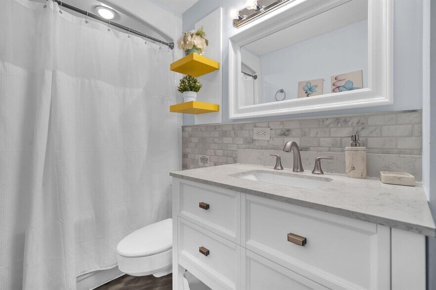 Building Photo - 4400 SW 37th Ave