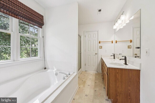 Building Photo - 11607 River Meadows Way