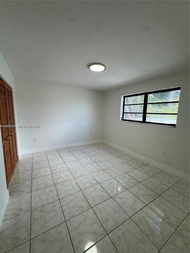 Building Photo - 1107 NW 30th Ave