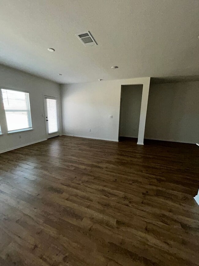 Building Photo - Charming 4 beds 3 baths in Leander!