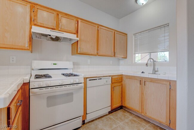 Building Photo - 1050 E Cactus Ave