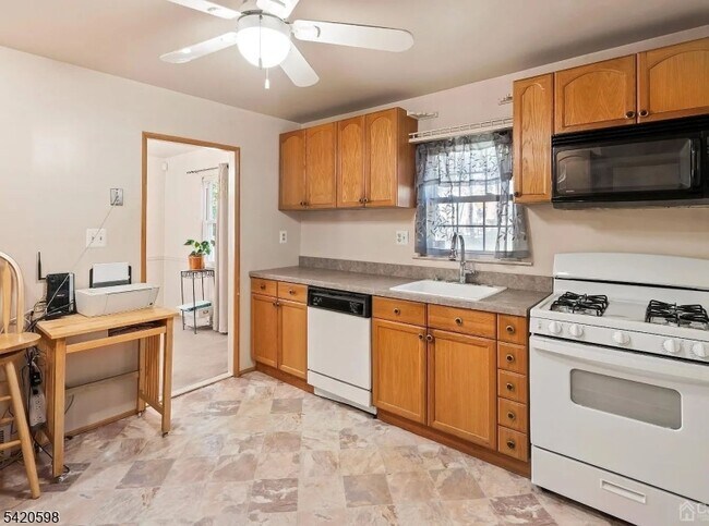 Building Photo - 239 E 4th Ave