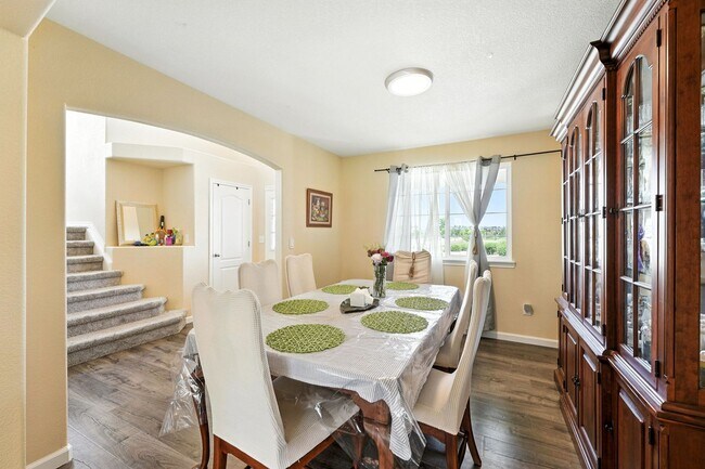 Building Photo - 3 car garage! Across from huge park! Great...