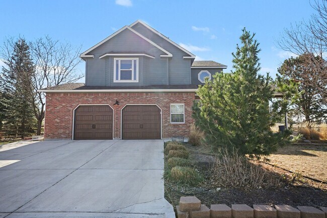 Building Photo - Backs to Open Space | Over 4,000 Sq Ft | Updated Kitchen + Solar