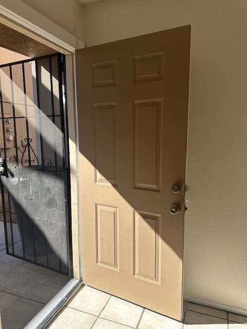 Building Photo - 1908 N Spring