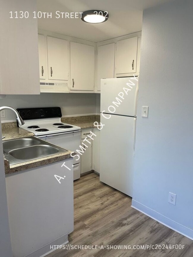 Building Photo - Two Bedroom Apartment in the Heart of Down...