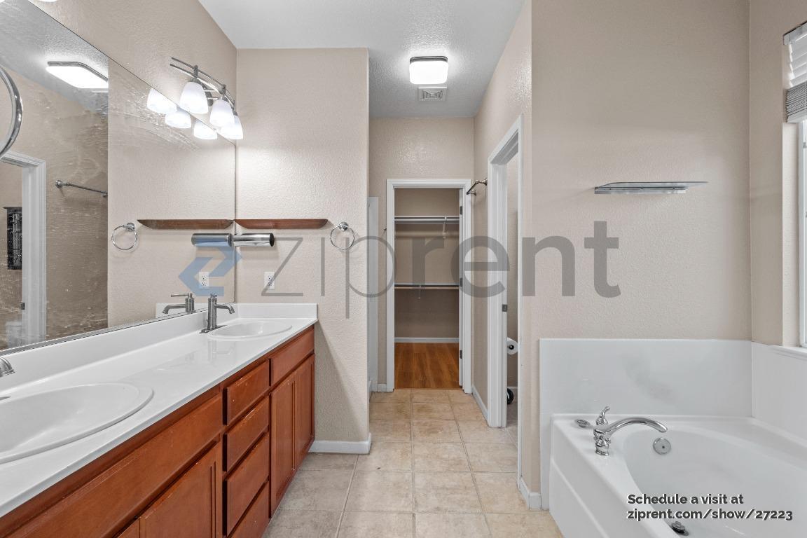 Building Photo - 8106 Westport Cir